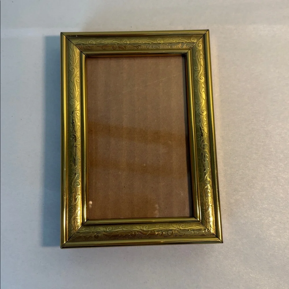 Fetco International Inc Elegant Gold Tone Picture Frame